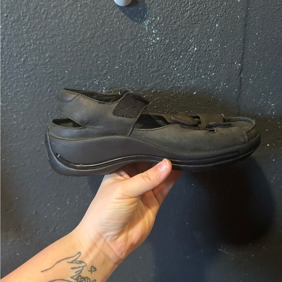 Dansko Black Green Leather Sandals with Adjustable Straps and Rugged Platform - Picture 2 of 8